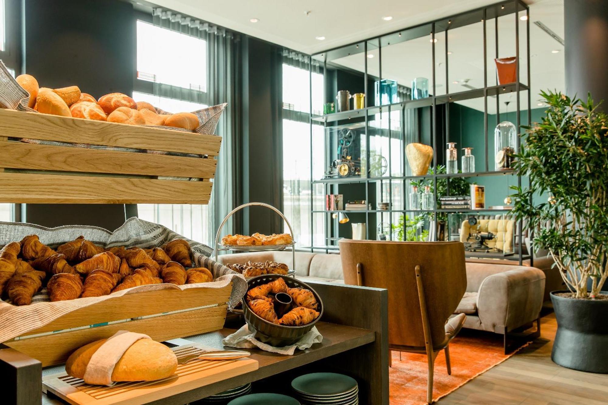Motel One Koeln-Messe Exteriör bild